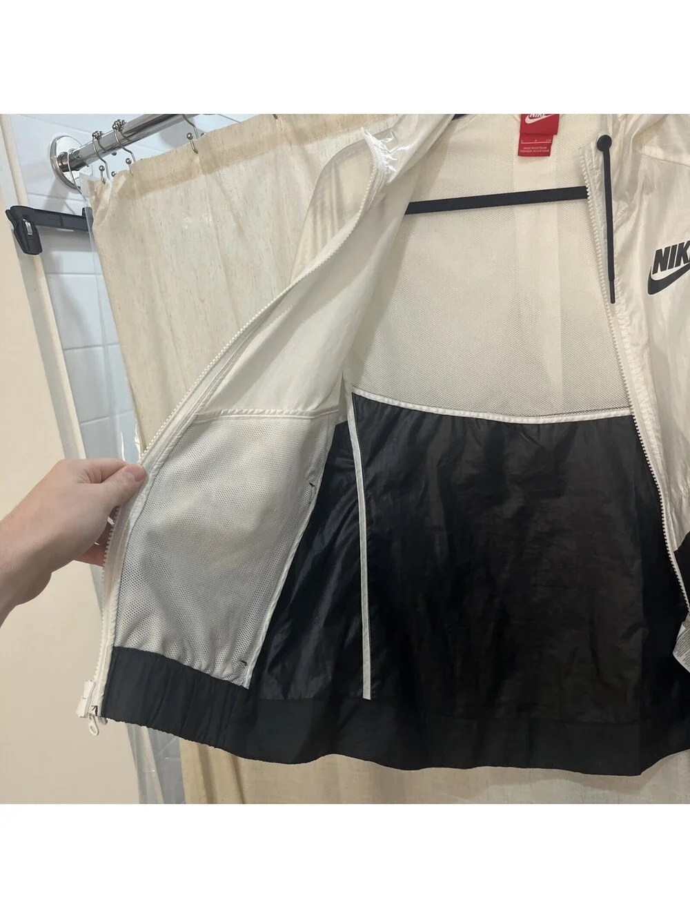 Nike Sportswear Windrunner Jacket Womens Sz M Windbreaker Black/White Full Zip